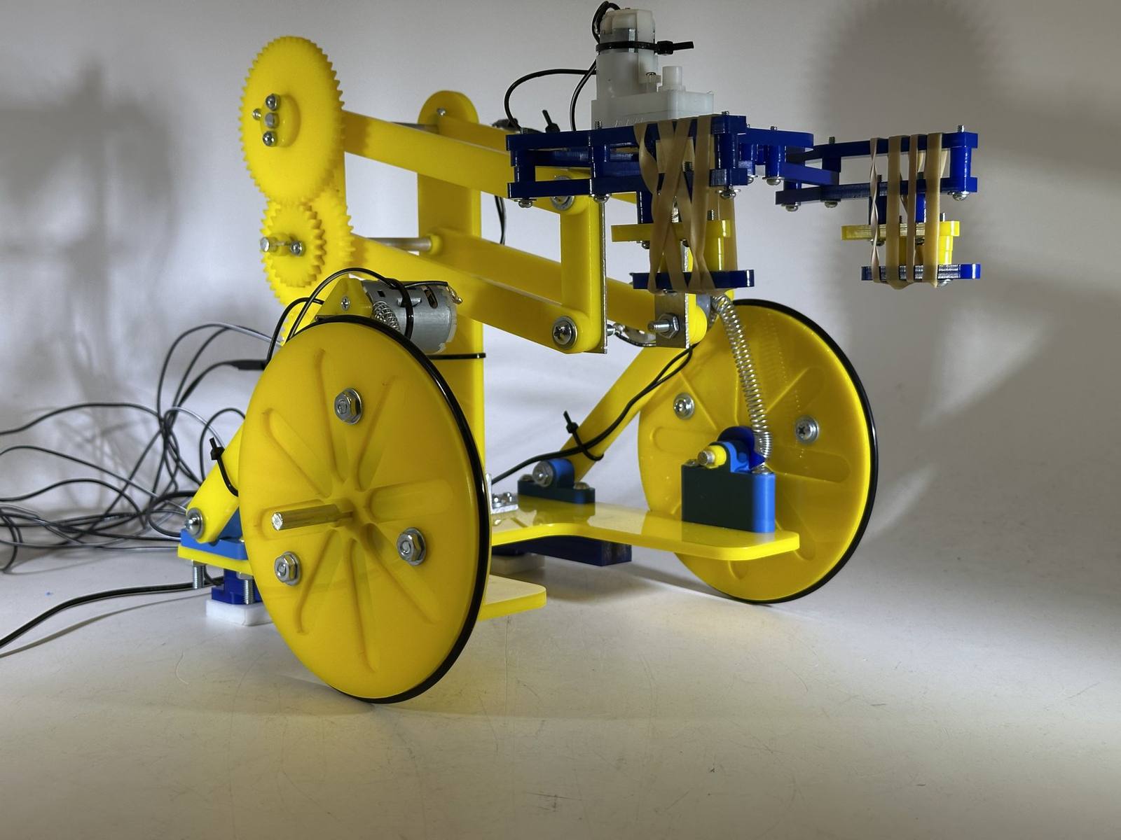 Yellow competition robot